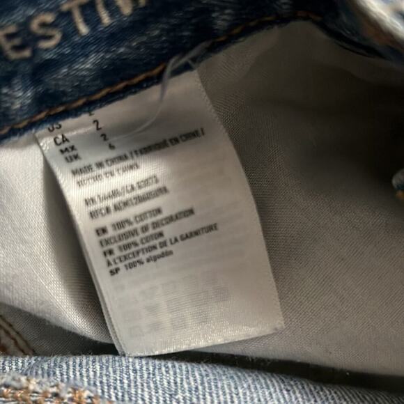 AMERICAN EAGLE OUTFITTERS DISTRESSED JEANS SIZE 2‎ - Picture 6 of 8